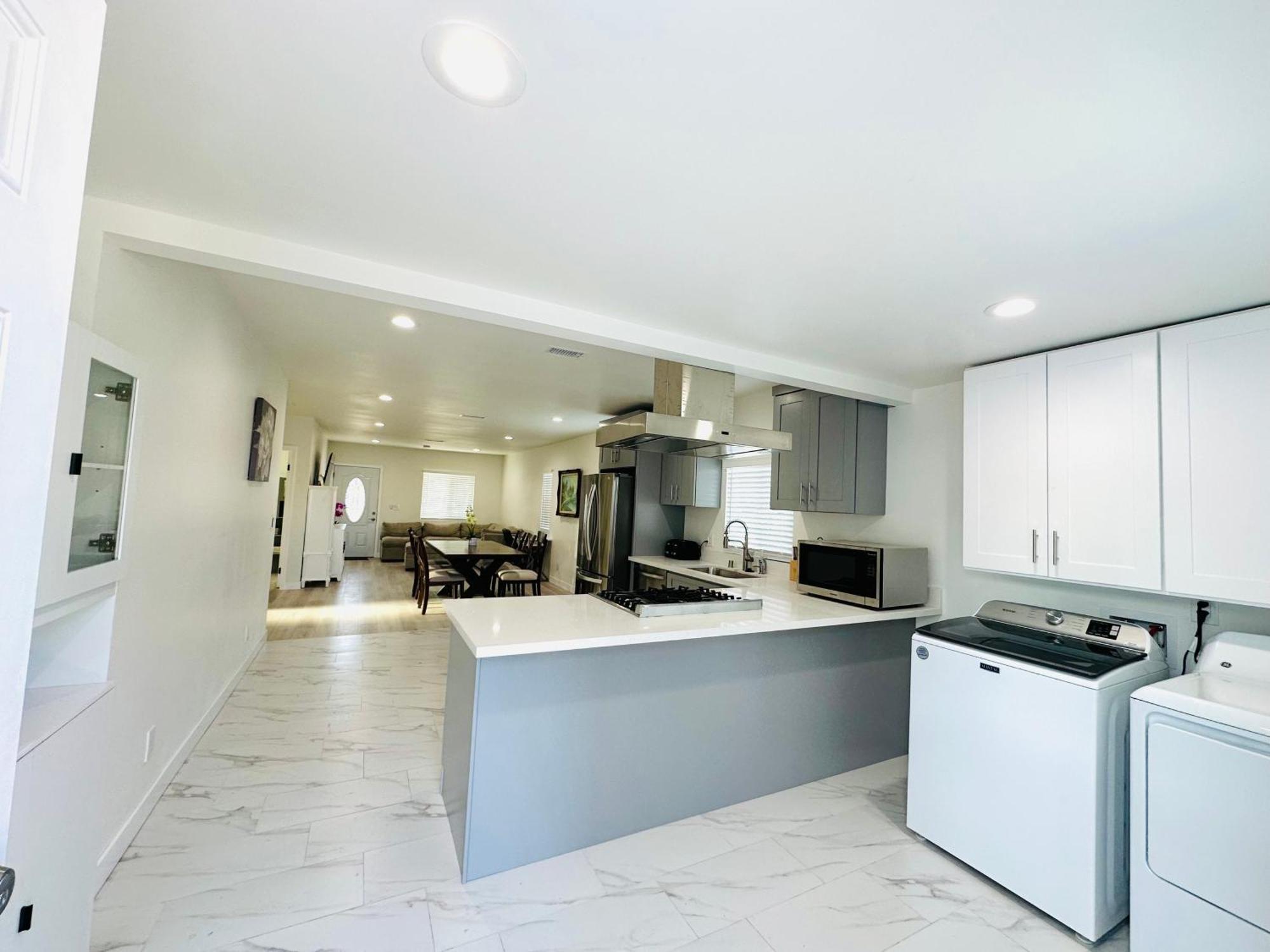 New Spacious House In Anaheim Near Disneyland-Knott In Without Backyard In The Same Lot Of 3 Separate Properties Eksteriør bilde