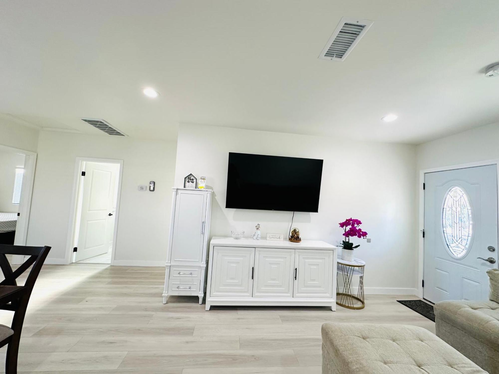 New Spacious House In Anaheim Near Disneyland-Knott In Without Backyard In The Same Lot Of 3 Separate Properties Eksteriør bilde