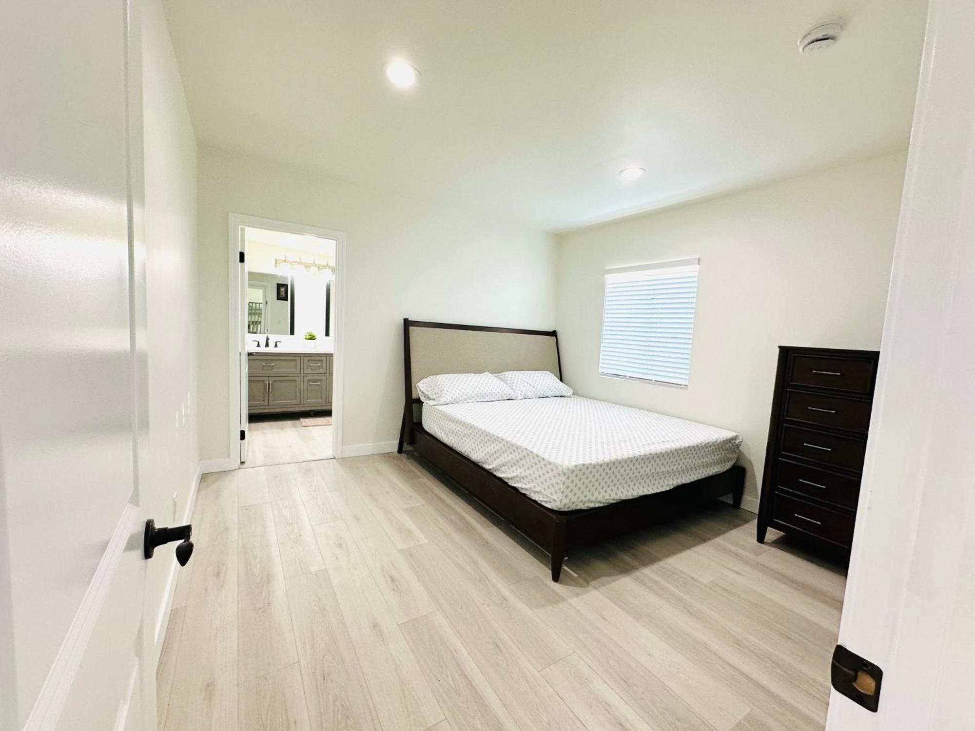 New Spacious House In Anaheim Near Disneyland-Knott In Without Backyard In The Same Lot Of 3 Separate Properties Eksteriør bilde