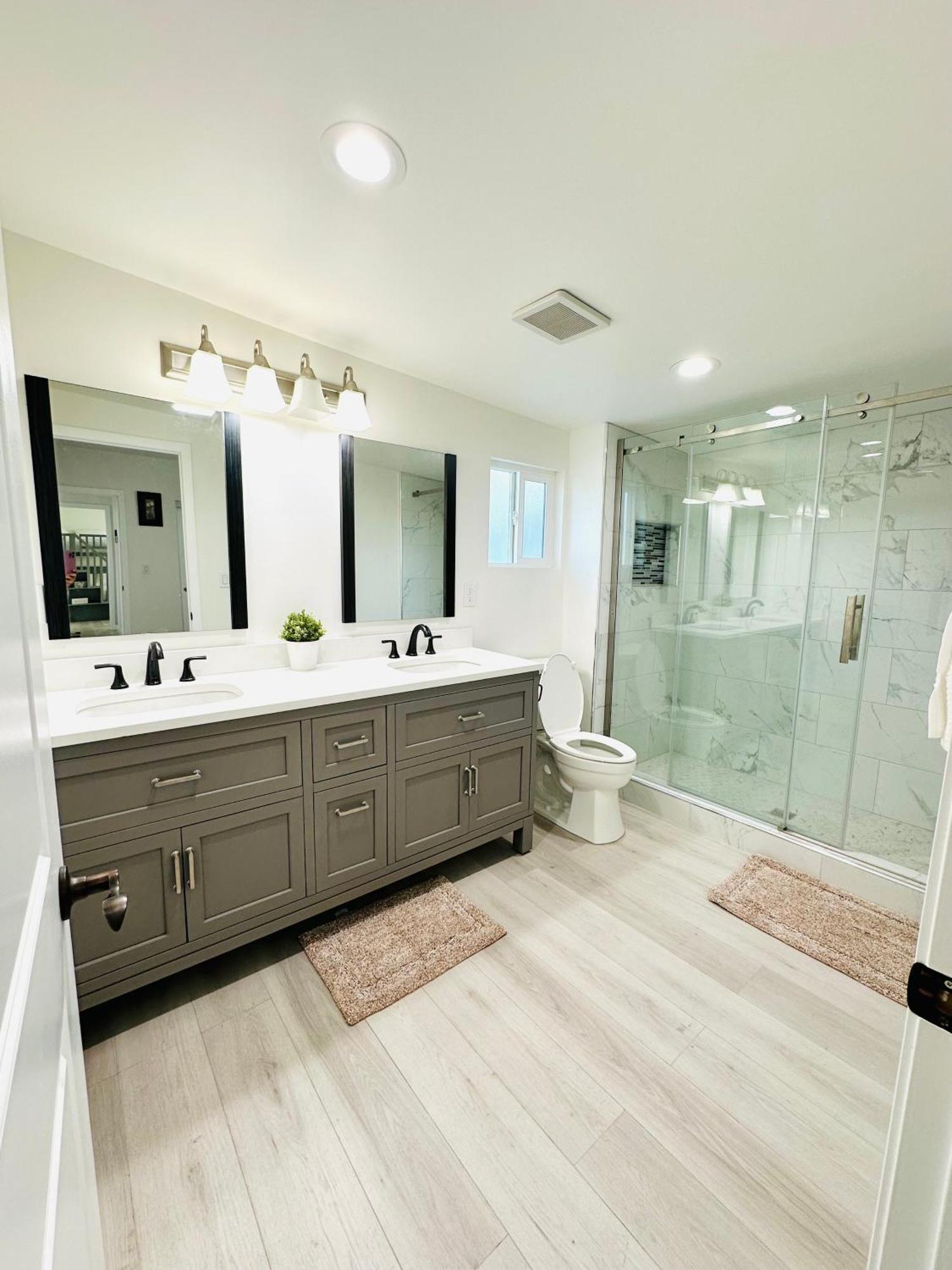 New Spacious House In Anaheim Near Disneyland-Knott In Without Backyard In The Same Lot Of 3 Separate Properties Eksteriør bilde