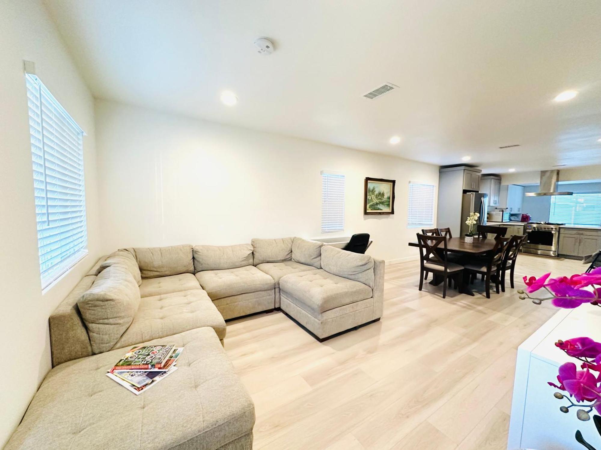New Spacious House In Anaheim Near Disneyland-Knott In Without Backyard In The Same Lot Of 3 Separate Properties Eksteriør bilde
